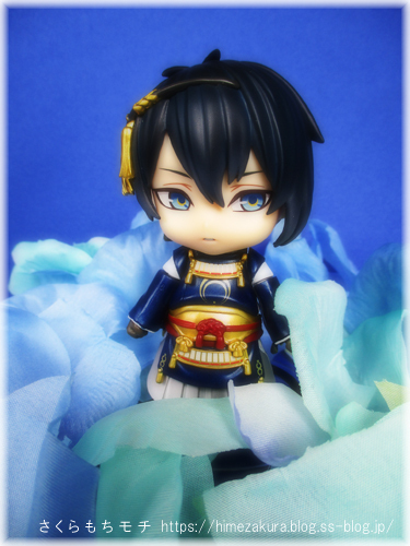 01mika_top.jpg
